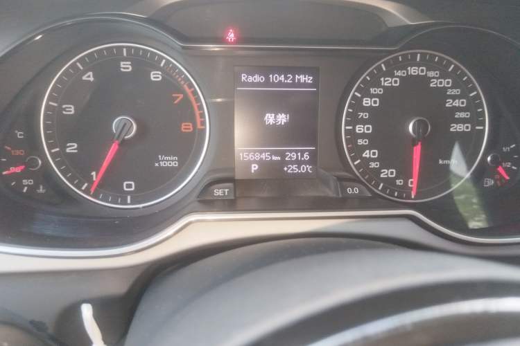Used Audi A4L 2015 35 TFSI Automatic Comfort Model Odometer Close Up