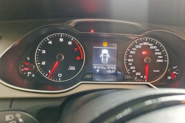 Used Audi A4L 2015 35 TFSI Millionth Anniversary Comfort Edition Odometer Close Up