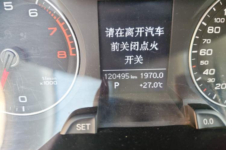 Used Audi A4L 2015 35 TFSI Automatic Standard Model Odometer Close Up