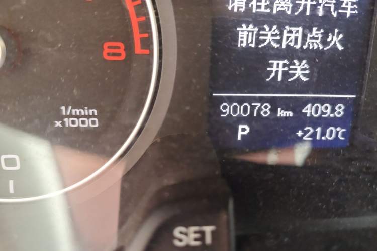 Used Audi A4L 2015 35 TFSI Automatic Standard Model Odometer Close Up