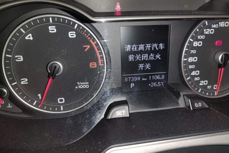 Used Audi A4L 2015 35 TFSI Automatic Standard Model Odometer Close Up