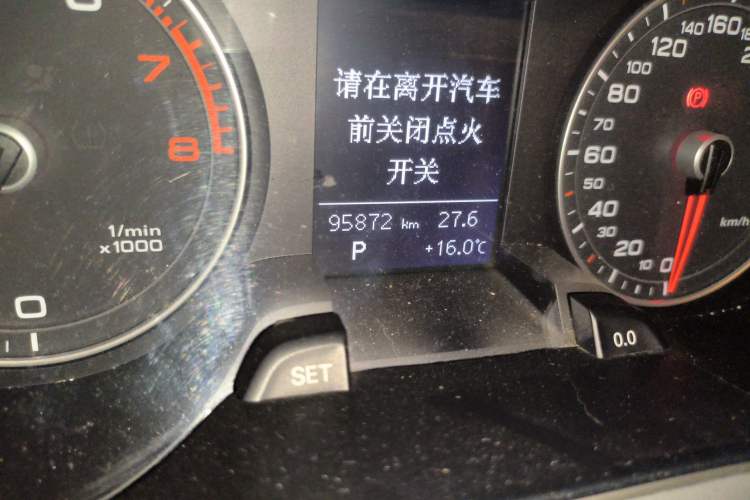 Used Audi A4L 2015 35 TFSI Automatic Standard Model Odometer Close Up