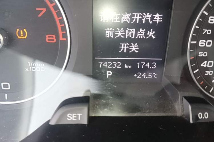 Used Audi A4L 2015 35 TFSI Automatic Standard Model Odometer Close Up