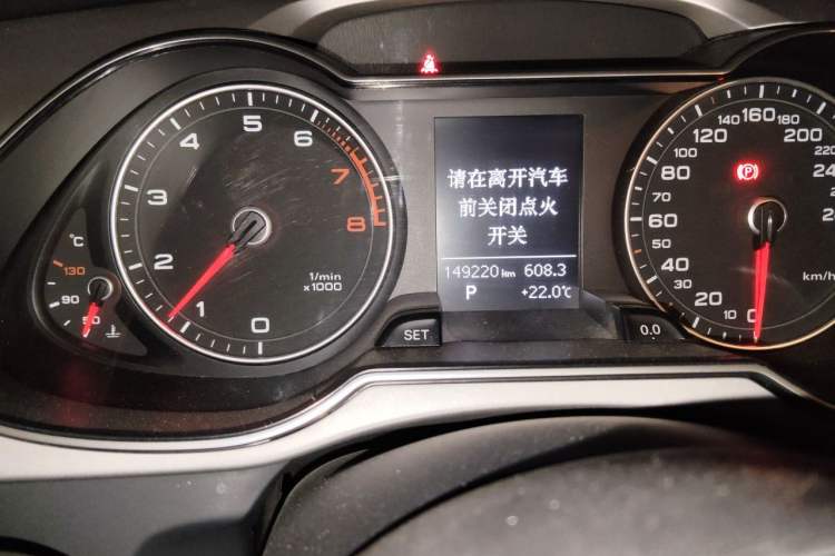 Used Audi A4L 2015 35 TFSI Automatic Standard Model Odometer Close Up