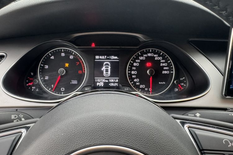 Used Audi A4L 2015 45 TFSI quattro Individual Sport Edition Odometer Close Up