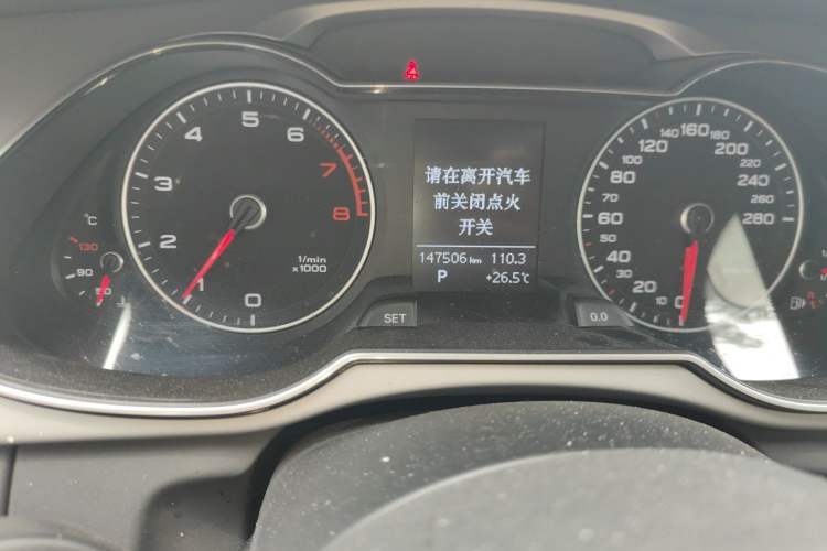 Used Audi A4L 2015 35 TFSI Automatic Standard Model Odometer Close Up