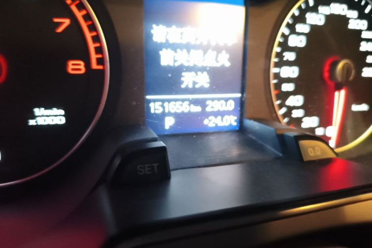 Used Audi A4L 2015 35 TFSI Automatic Comfort Model Odometer Close Up
