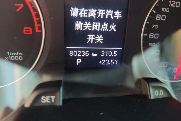 Used Audi A4L 2015 35 TFSI Automatic Comfort Model Odometer Close Up
