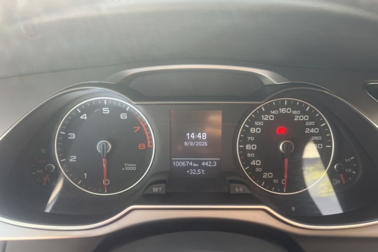 Used Audi A4L 2015 35 TFSI Automatic Comfort Model Odometer Close Up