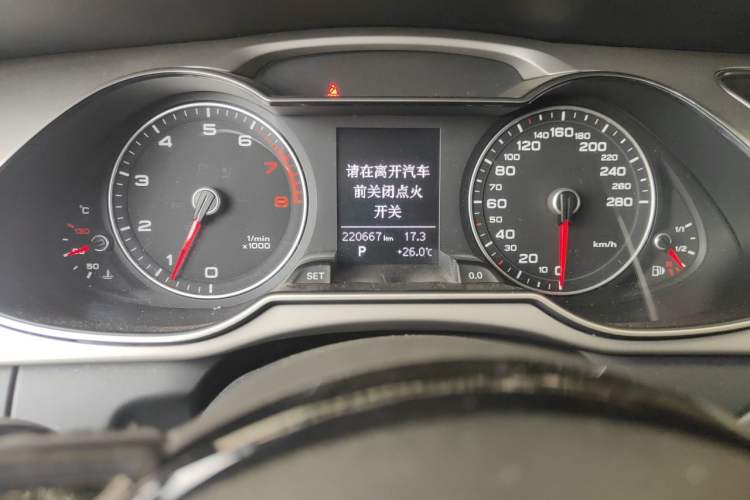 Used Audi A4L 2015 35 TFSI Automatic Comfort Model Odometer Close Up