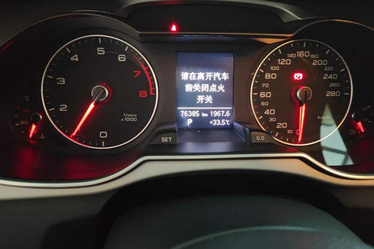 Used Audi A4L 2015 45 TFSI quattro Individual Sport Edition Odometer Close Up