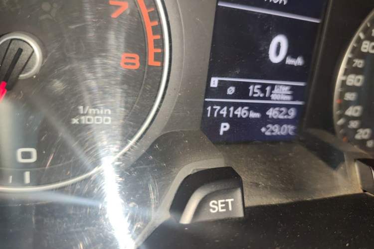 Used Audi A4L 2015 35 TFSI Automatic Standard Model Odometer Close Up
