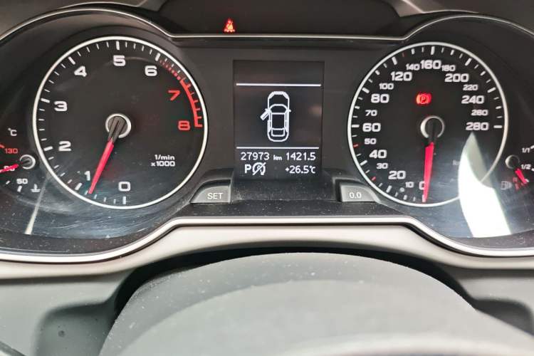 Used Audi A4L 2015 35 TFSI Automatic Standard Model Odometer Close Up