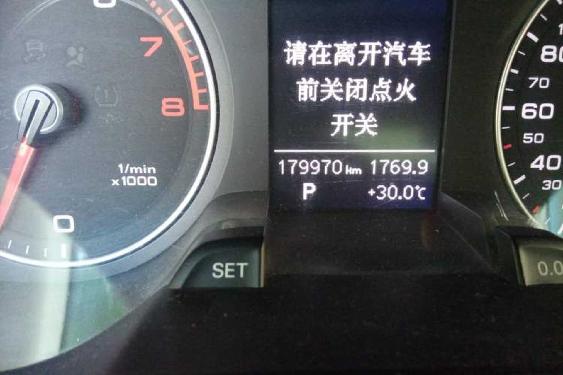 Used Audi A4L 2015 35 TFSI Automatic Comfort Model Odometer Close Up