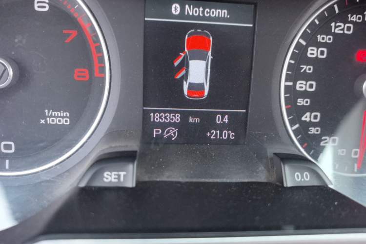 Used Audi A4L 2015 35 TFSI Automatic Technology Model Odometer Close Up