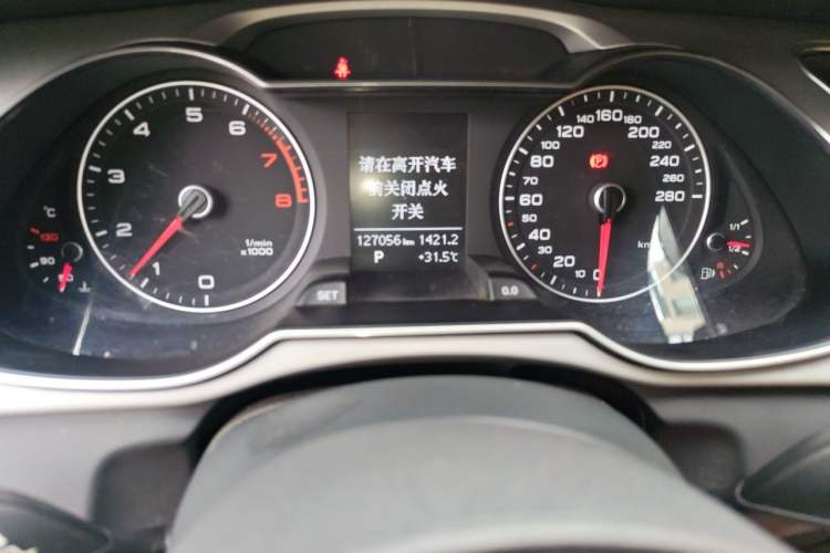Used Audi A4L 2015 35 TFSI Automatic Standard Model Odometer Close Up