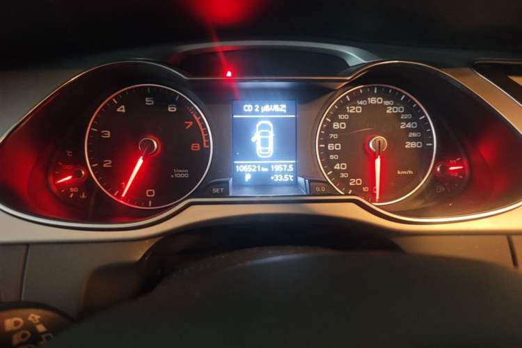 Used Audi A4L 2015 30 TFSI Automatic Comfort Model Odometer Close Up