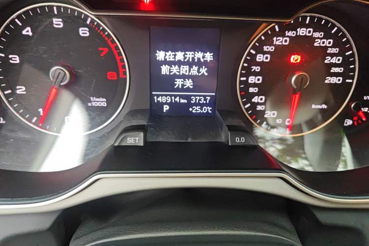 Used Audi A4L 2015 45 TFSI quattro Individual Sport Edition Odometer Close Up