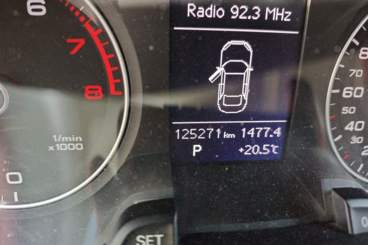 Used Audi A4L 2015 45 TFSI quattro Individual Sport Edition Odometer Close Up