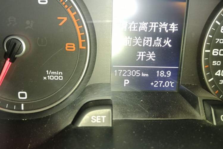 Used Audi A4L 2015 35 TFSI Automatic Comfort Model Odometer Close Up