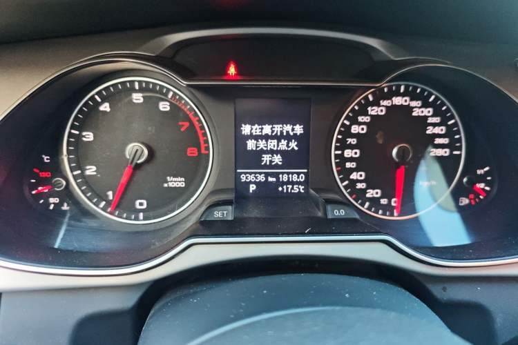 Used Audi A4L 2015 35 TFSI Automatic Standard Model Odometer Close Up