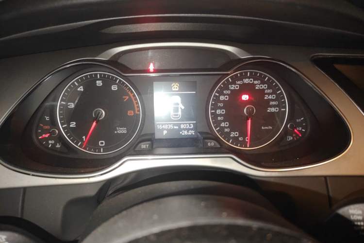 Used Audi A4L 2015 35 TFSI Automatic Comfort Model Odometer Close Up