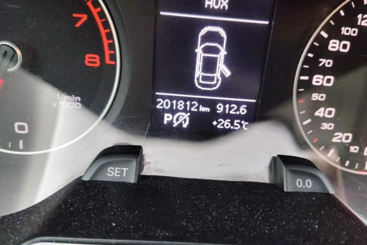 Used Audi A4L 2015 35 TFSI Automatic Standard Model Odometer Close Up