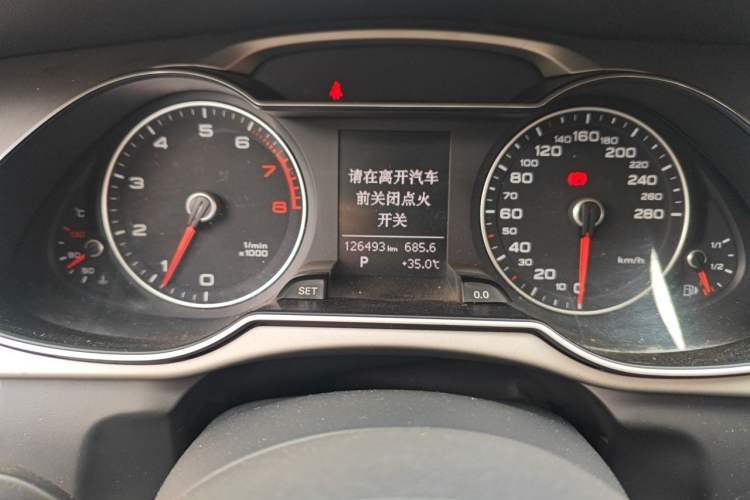 Used Audi A4L 2015 35 TFSI Automatic Standard Model Odometer Close Up