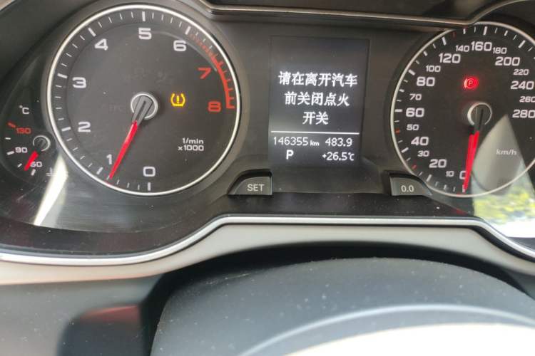 Used Audi A4L 2015 35 TFSI Automatic Standard Model Odometer Close Up