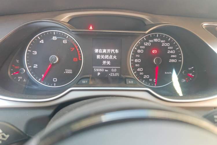 Used Audi A4L 2015 35 TFSI Automatic Comfort Model Odometer Close Up