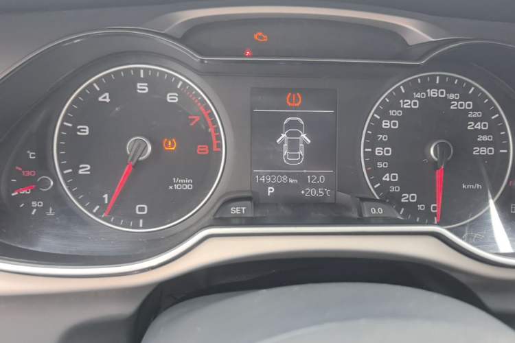 Used Audi A4L 2015 35 TFSI Automatic Comfort Model Odometer Close Up