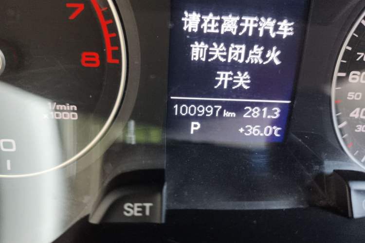 Used Audi A4L 2015 35 TFSI Automatic Comfort Model Odometer Close Up
