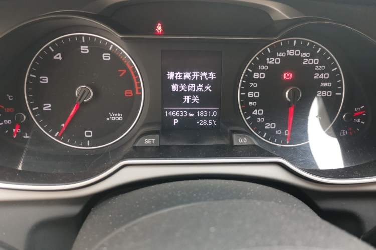 Used Audi A4L 2015 35 TFSI Automatic Standard Model Odometer Close Up