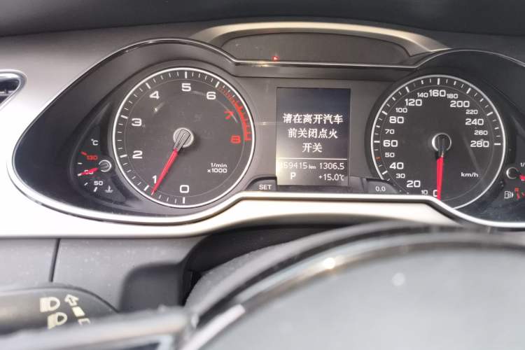 Used Audi A4L 2015 35 TFSI Automatic Comfort Model Odometer Close Up