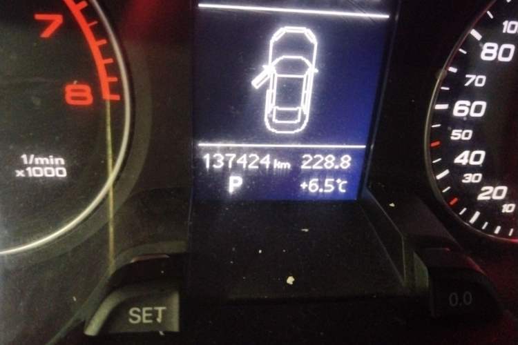 Used Audi A4L 2015 35 TFSI Automatic Standard Model Odometer Close Up