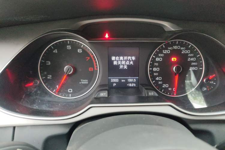 Used Audi A4L 2015 35 TFSI Automatic Luxury Edition Odometer Close Up