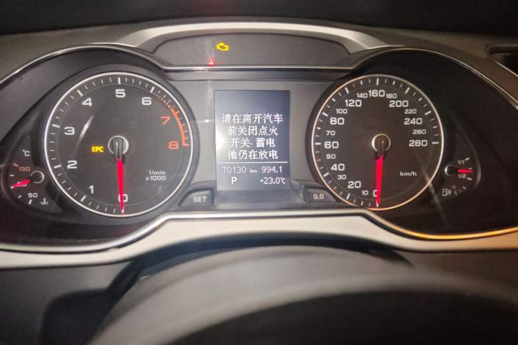 Used Audi A4L 2015 35 TFSI Automatic Standard Model Odometer Close Up