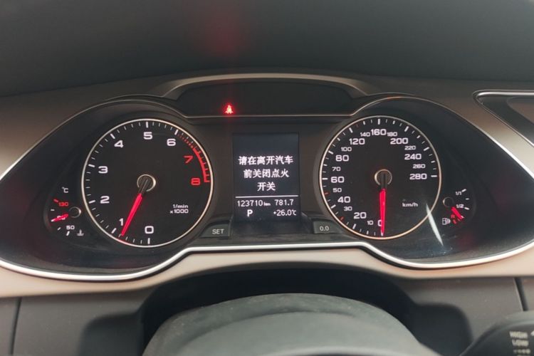 Used Audi A4L 2015 35 TFSI Automatic Standard Model Odometer Close Up