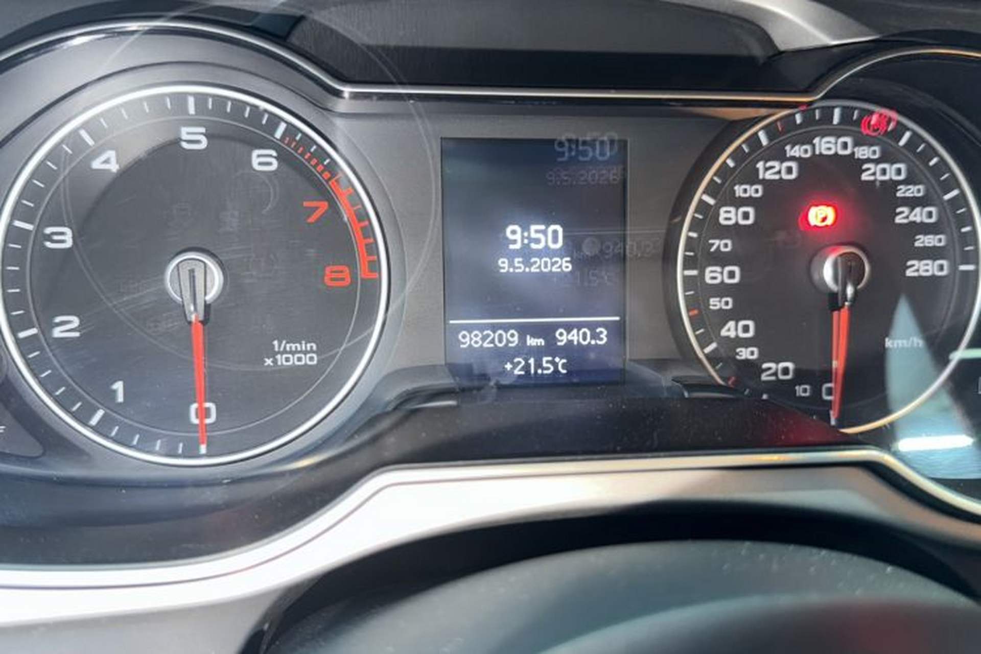 Used Audi A4L 2015 35 TFSI Automatic Standard Model Odometer Close Up