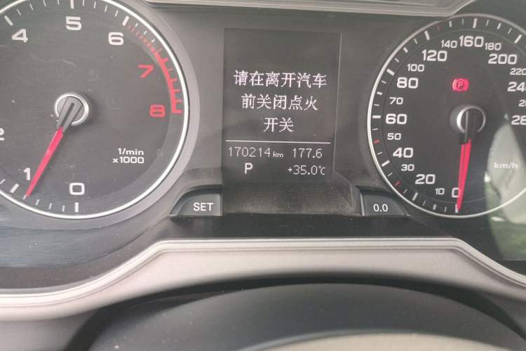 Used Audi A4L 2015 35 TFSI Automatic Standard Model Odometer Close Up