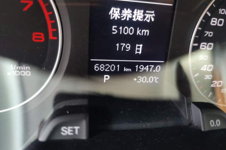 Used Audi A4L 2015 35 TFSI Automatic Comfort Model Odometer Close Up