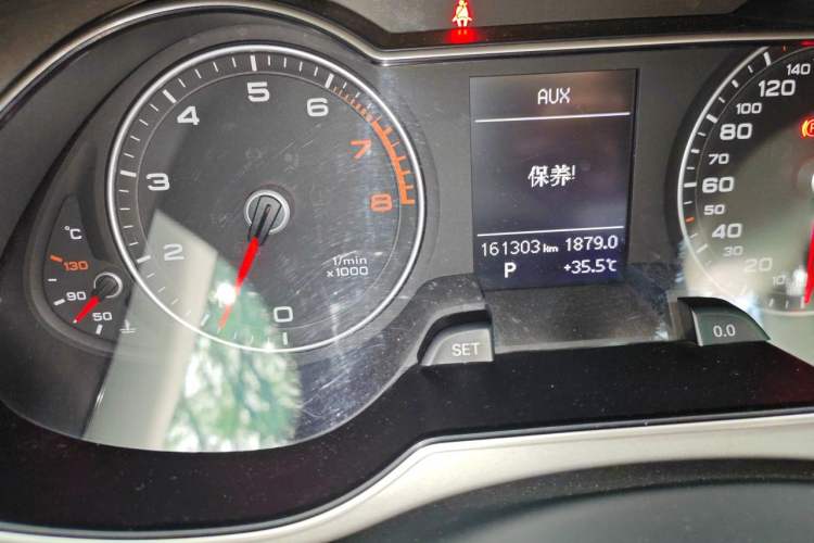Used Audi A4L 2015 35 TFSI Automatic Technology Model Odometer Close Up