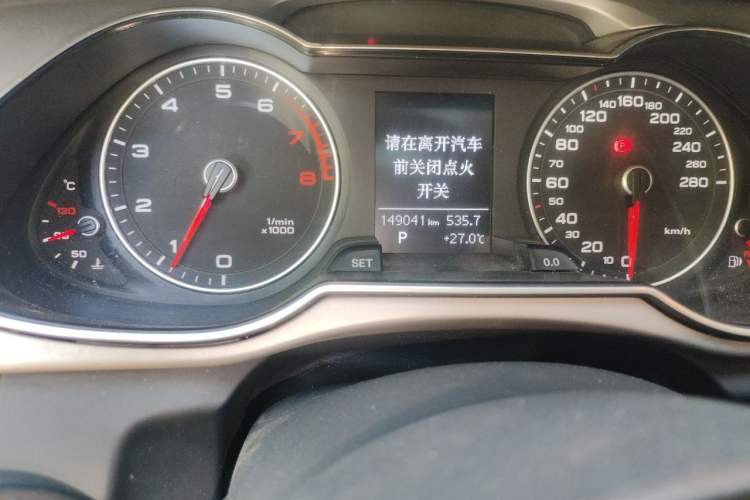 Used Audi A4L 2015 35 TFSI Automatic Standard Model Odometer Close Up