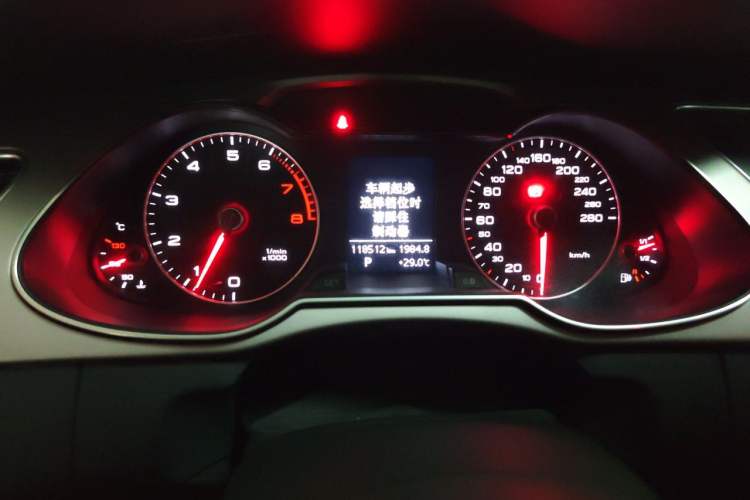 Used Audi A4L 2015 35 TFSI Automatic Comfort Model Odometer Close Up