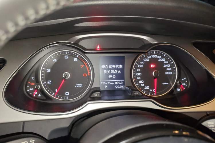 Used Audi A4L 2015 45 TFSI quattro Individual Sport Edition Odometer Close Up