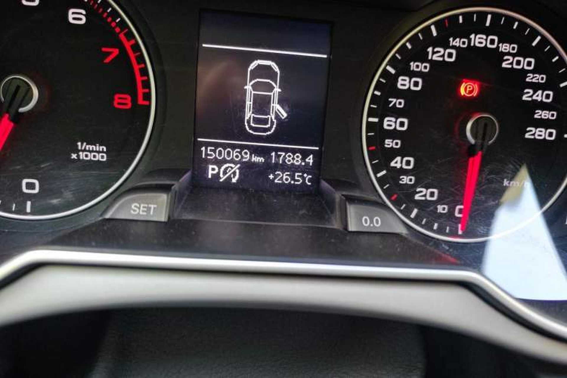 Used Audi A4L 2015 35 TFSI Automatic Comfort Model Odometer Close Up