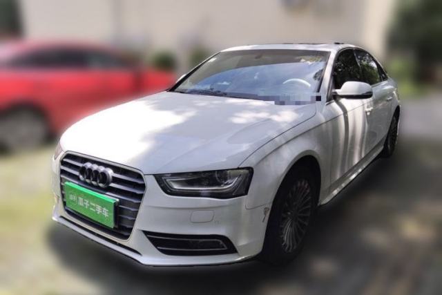 Audi A4L 2015 35 TFSI Automatic Comfort Model مستعملة