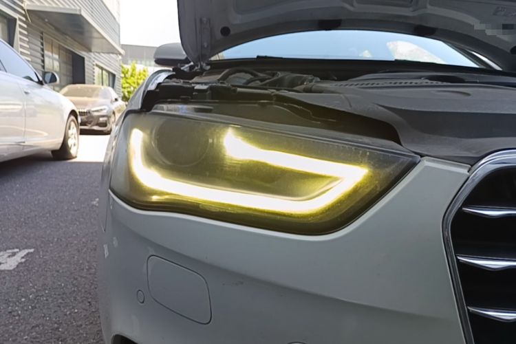 Used Audi A4L 2015 35 TFSI Automatic Standard Model Right Front Headlight
