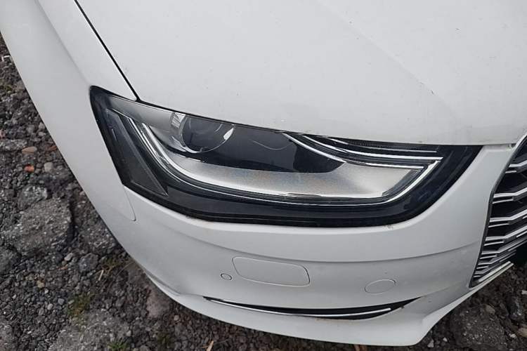 Used Audi A4L 2015 35 TFSI Automatic Standard Model Right Front Headlight