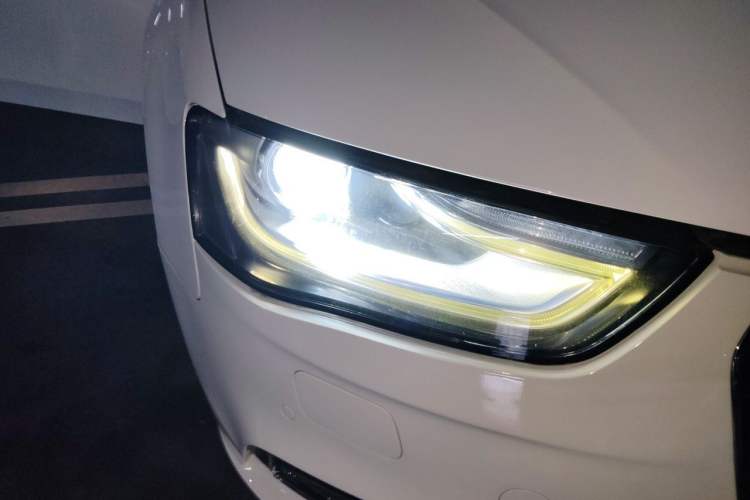 Used Audi A4L 2015 35 TFSI Automatic Comfort Model Right Front Headlight